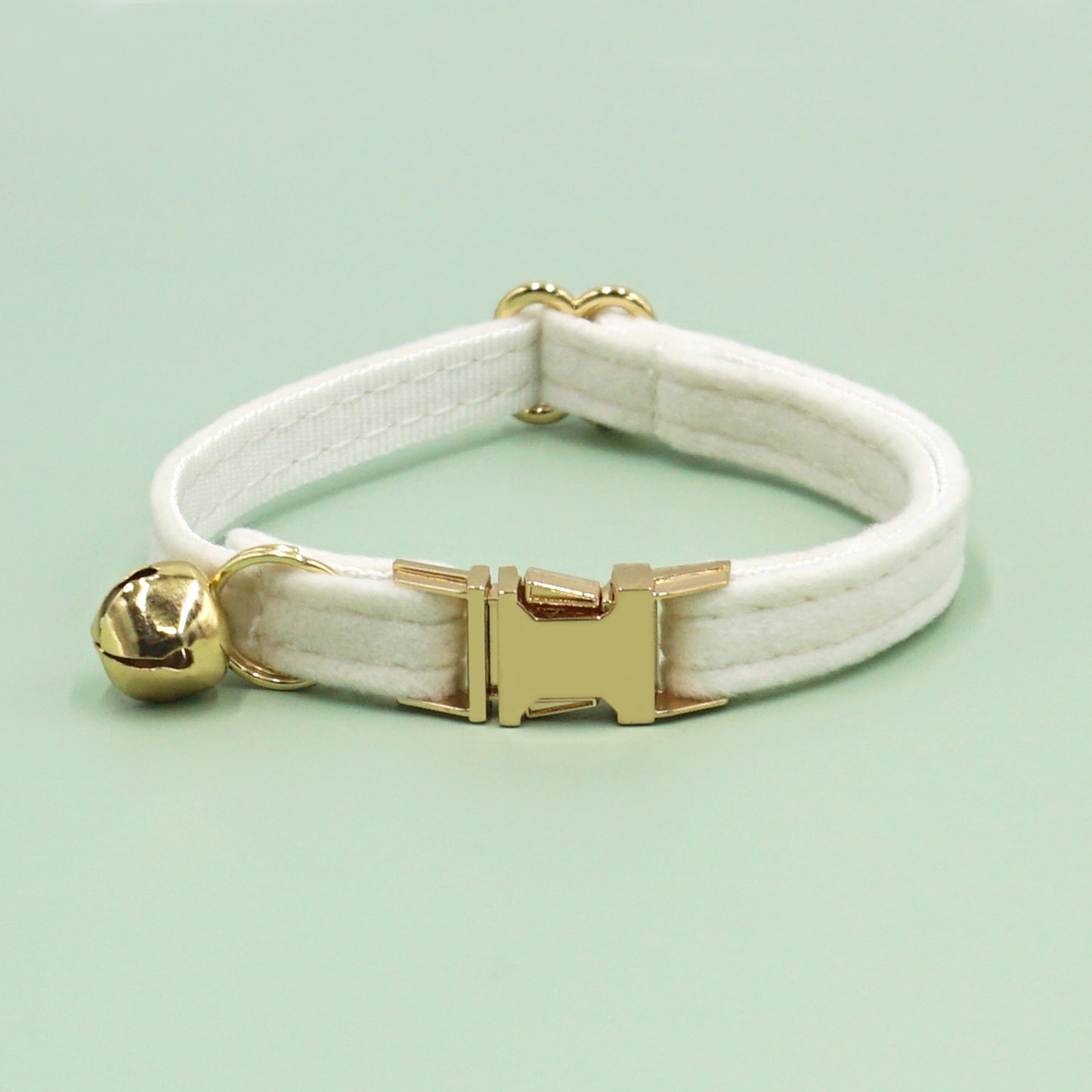 Pettns | Velvet Cat Collar with Bell and Optional Laser Engraving for Daily Wear
